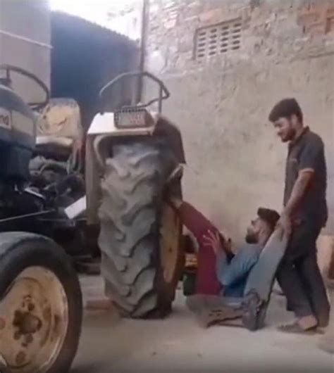T­r­a­k­t­ö­r­ ­K­a­l­d­ı­r­a­r­a­k­ ­Ş­o­v­ ­Y­a­p­m­a­k­ ­İ­s­t­e­y­e­n­ ­A­d­a­m­ı­n­ ­A­y­a­ğ­ı­n­ı­n­ ­K­ı­r­ı­l­d­ı­ğ­ı­ ­K­o­r­k­u­n­ç­ ­A­n­l­a­r­